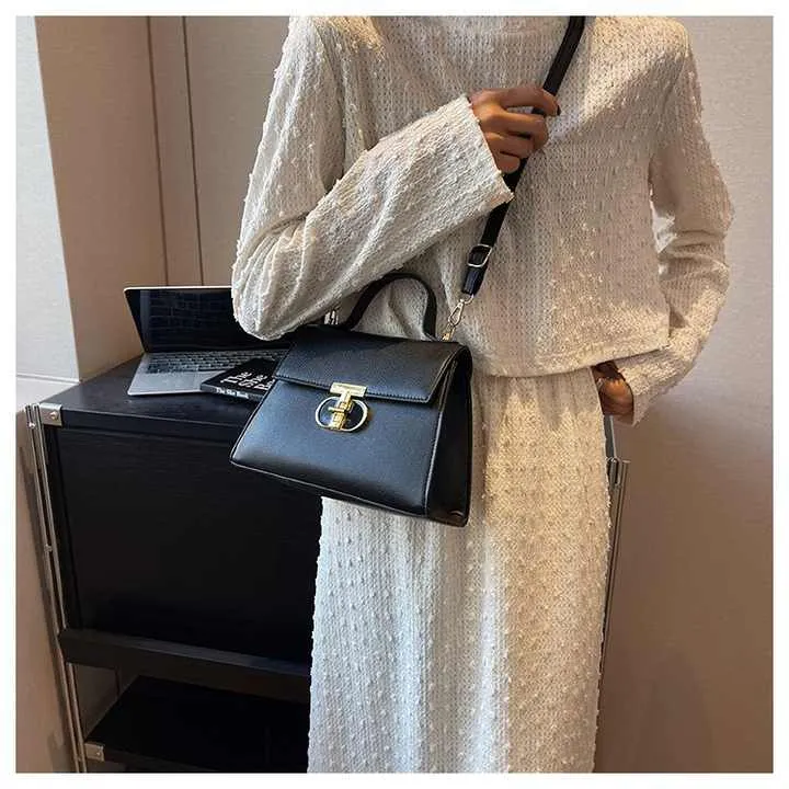 حقائب كتف فاخرة للسيدات -  Luxury Ladies Shoulder Bags