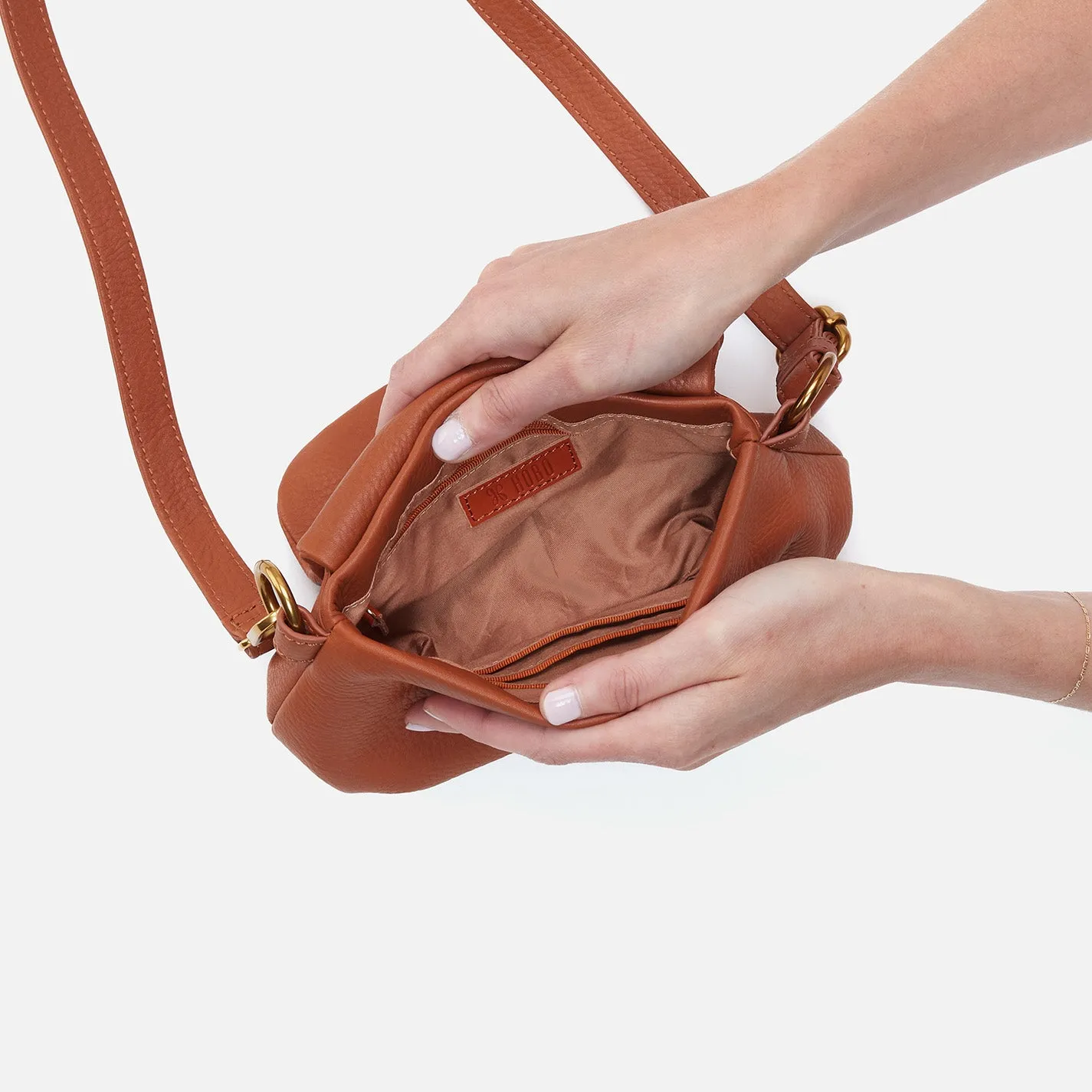 Harley Crossbody Sling In Pebbled Leather - Warm Honey